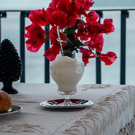 לינה וארוחת בוקר Alta Marea 4*