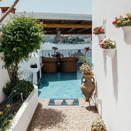 Alta Marea Bed & Breakfast 3*