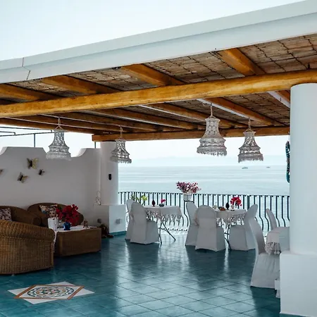 Alta Marea Bed & Breakfast 3*