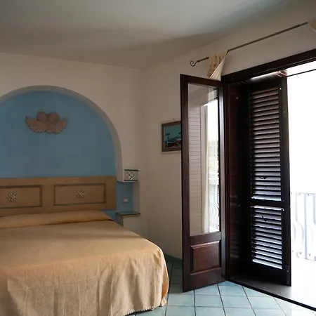 Alta Marea Bed & Breakfast 3*