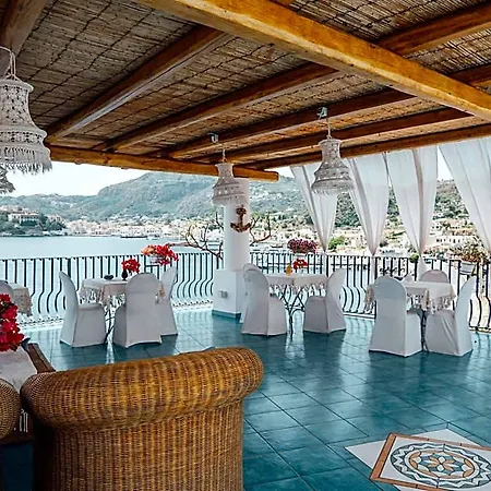 Alta Marea Bed & Breakfast 4*