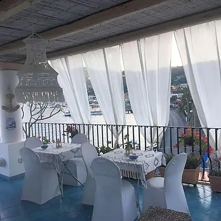 Alta Marea Bed & Breakfast 4*