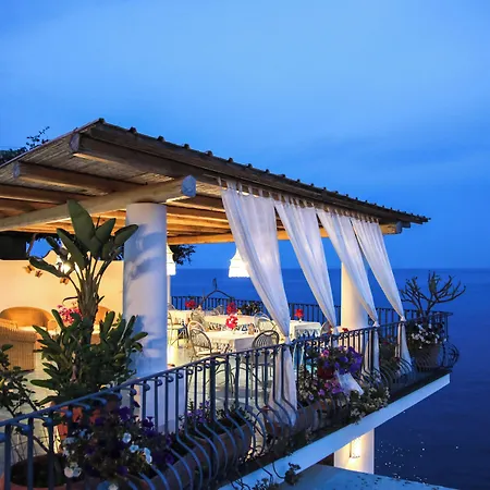 Alta Marea Bed & Breakfast 4*